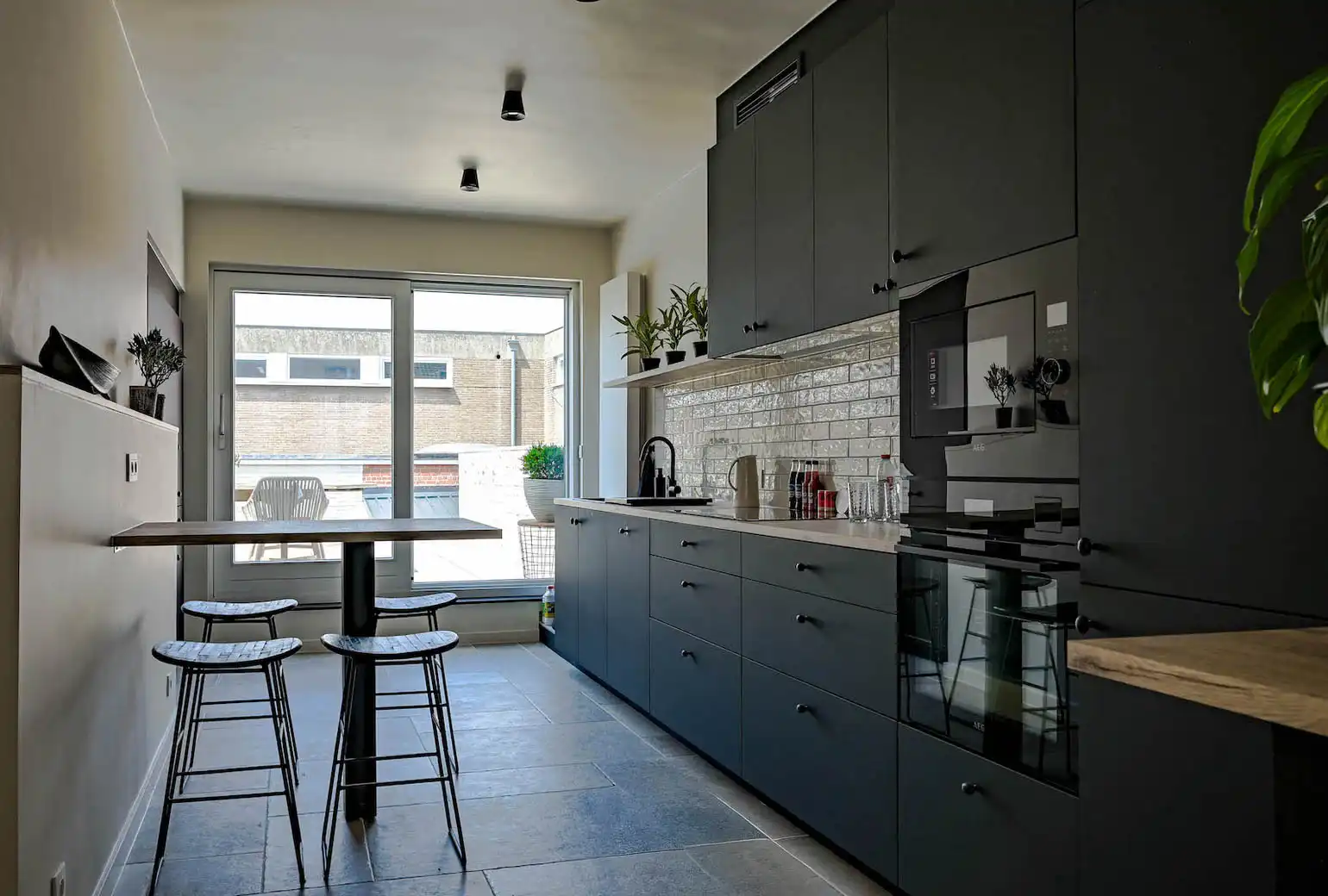 exclusief gerenoveerde herenwoning met garage, zonnige stadstuin en terrassen in het historische hart van Brugge foto 19
