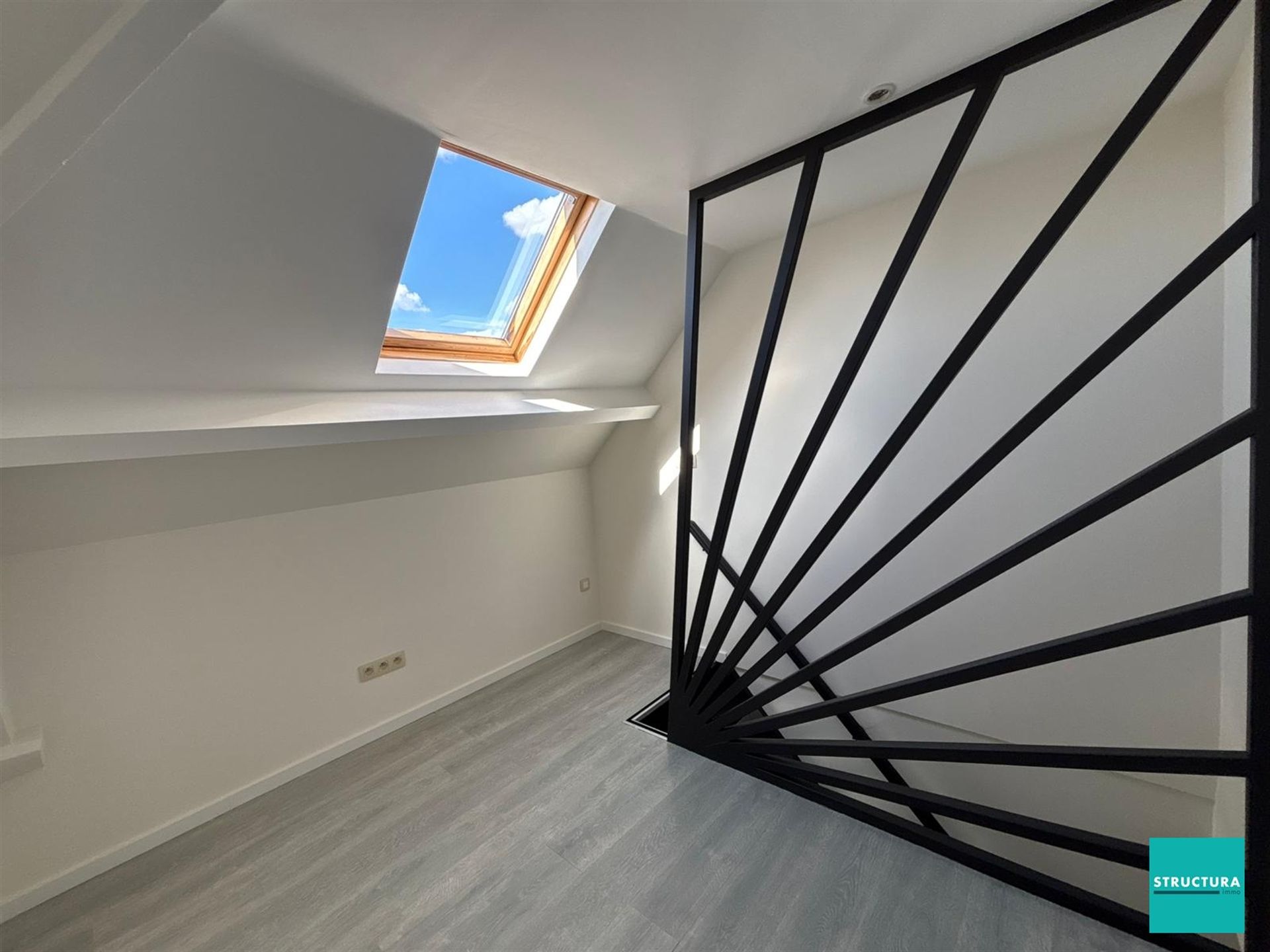 Volledig gerenoveerde, ruime woning met vlotte bereikbaarheid! foto 24