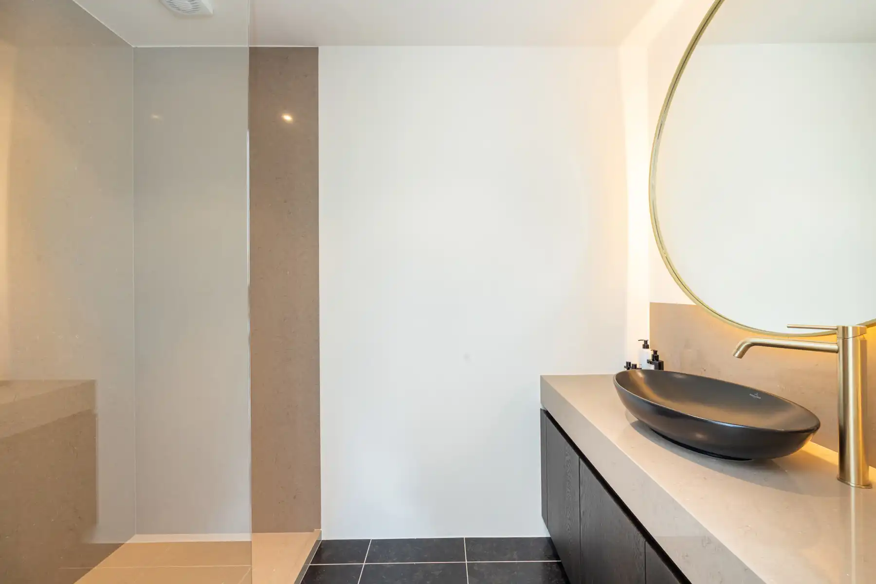 Uitzonderlijk gerenoveerde hoeve op ca. 7480 m² foto 21