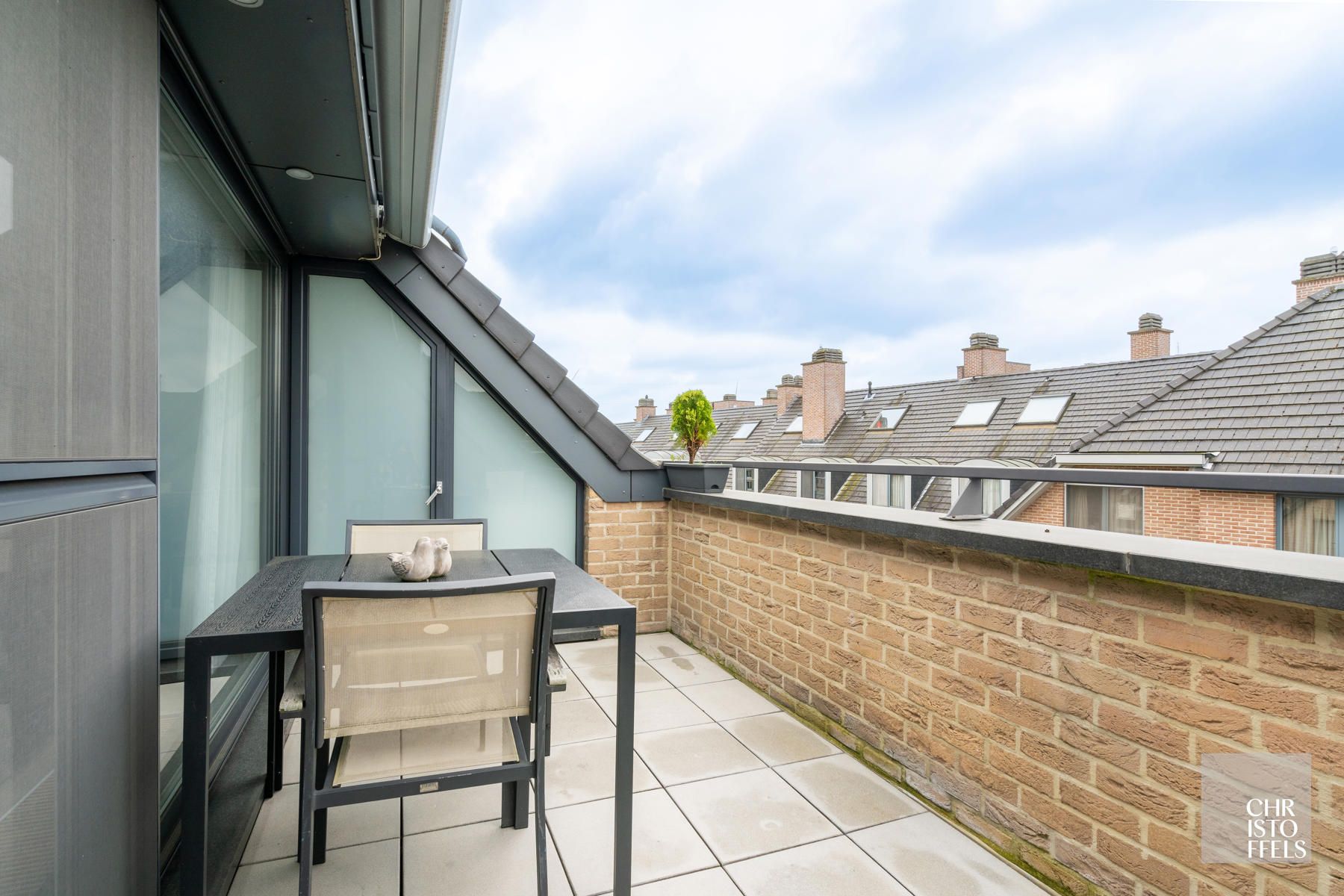 TE HUUR - Appartement met 2 slaapkamers én garagebox in het centrum van Lanaken! foto 10