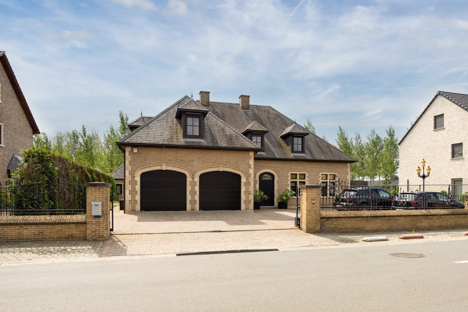 Riante villa met 3 slaapkamers, tuin en dubbelgarage op topligging foto 3