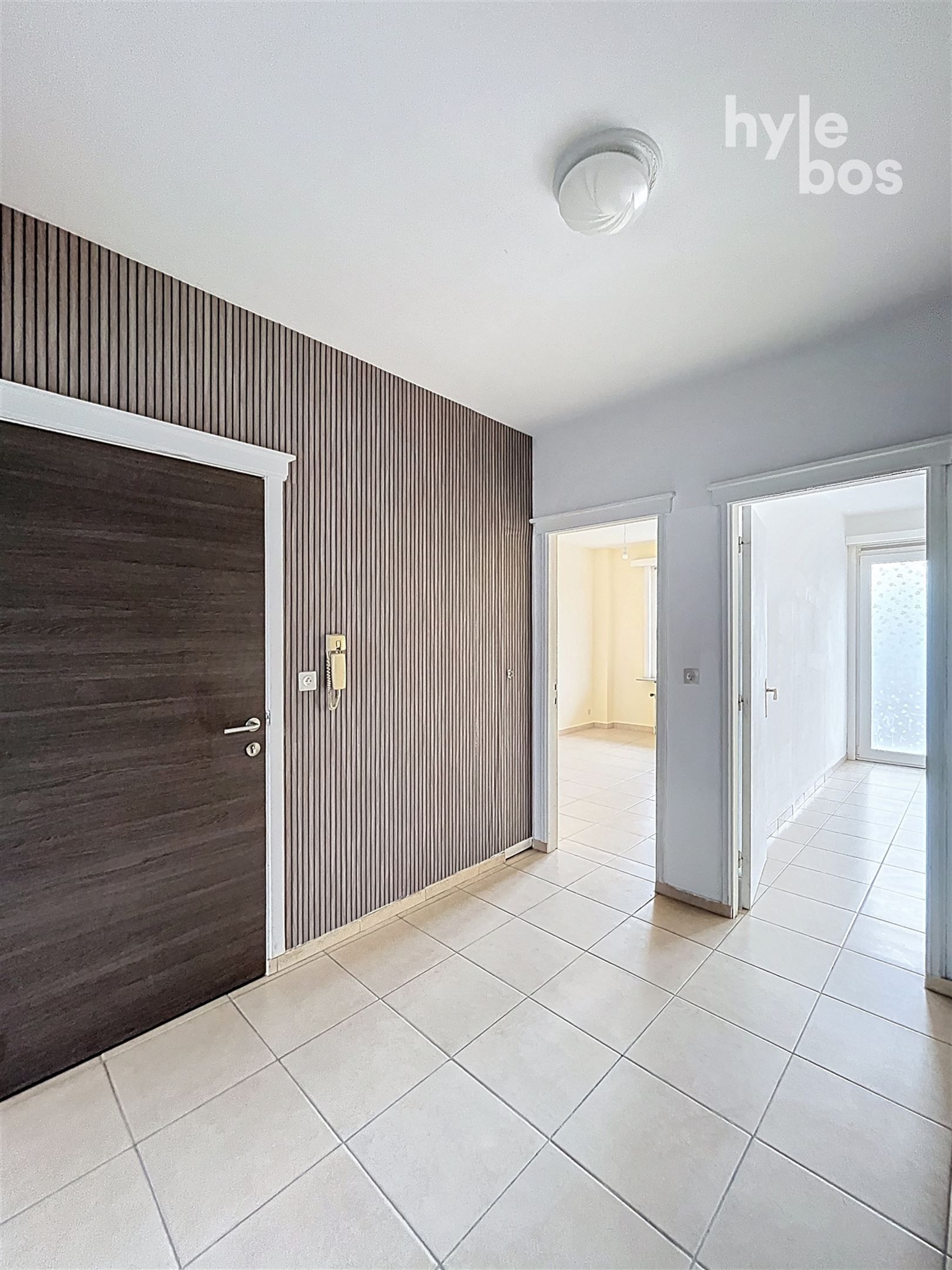 Centraal gelegen, instapklaar 2 slaapkamer appartement foto 2