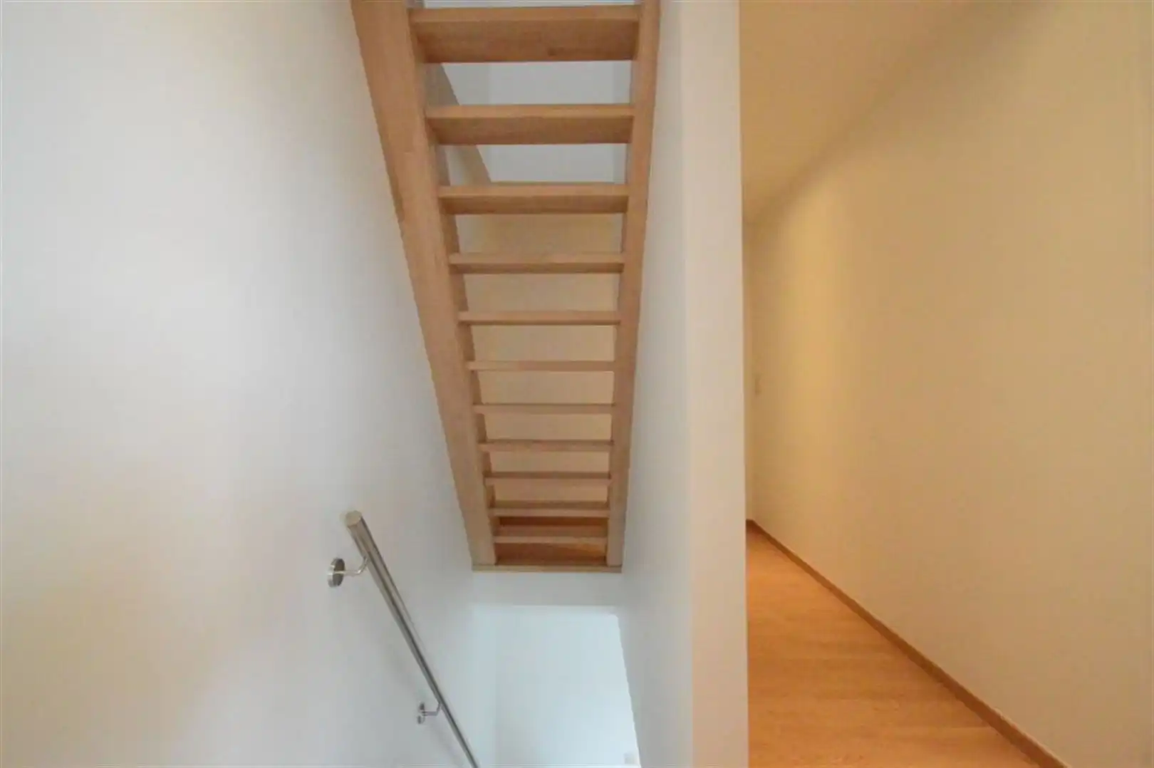 Totaal gerenoveerde gezinswoning te Dendermonde (Baasrode) foto 9