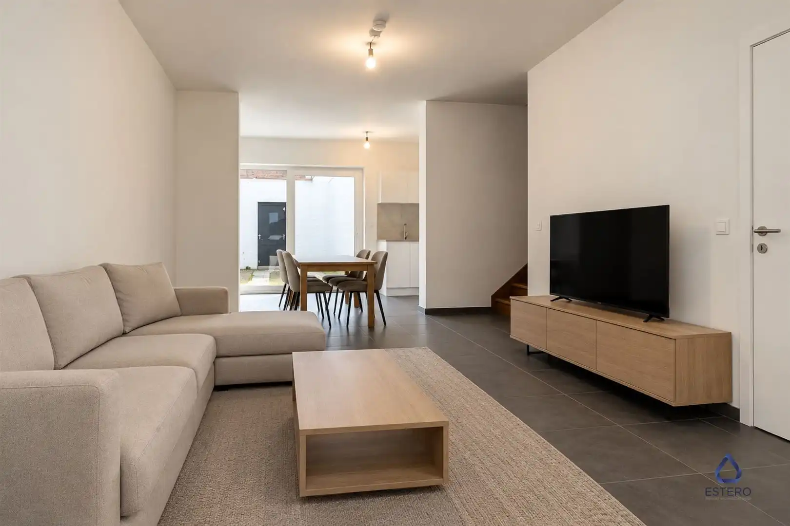 Gerenoveerde rijwoning met 4 slaapkamers in hartje Eeklo foto 2