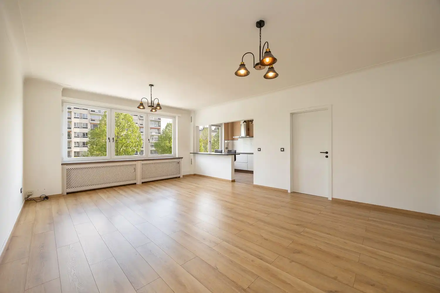 Recent gerenoveerd 2-slaapkamerappartement  met ruim terras te Wilrijk foto 2