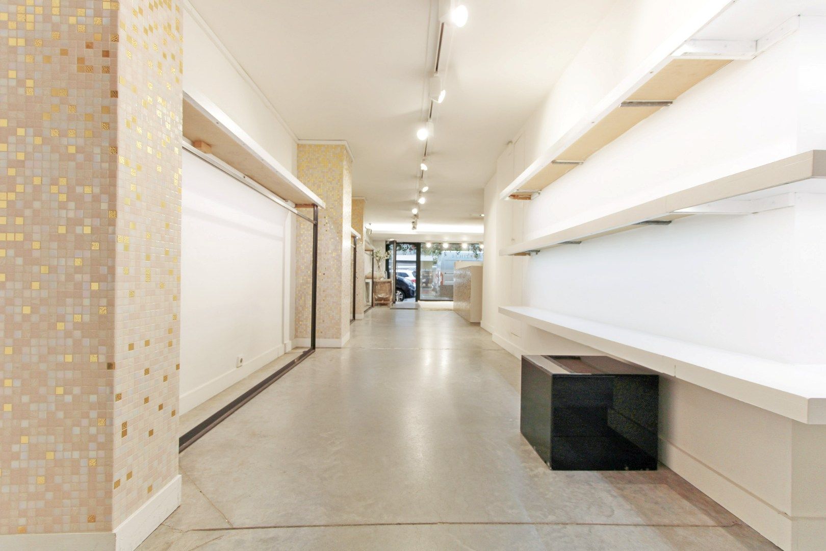 Instapklare kledingwinkel te huur Dumortierlaan 86 foto 6