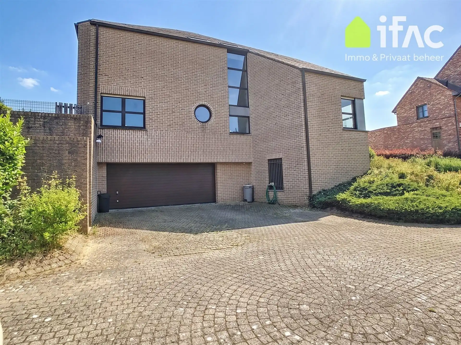 Uitstekend gelegen villa met 5 slaapkamers en prachtige tuin foto 3