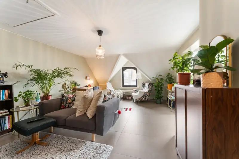 Genoveerd appartementsgebouw met drie appartementen en handelsruimte foto 19