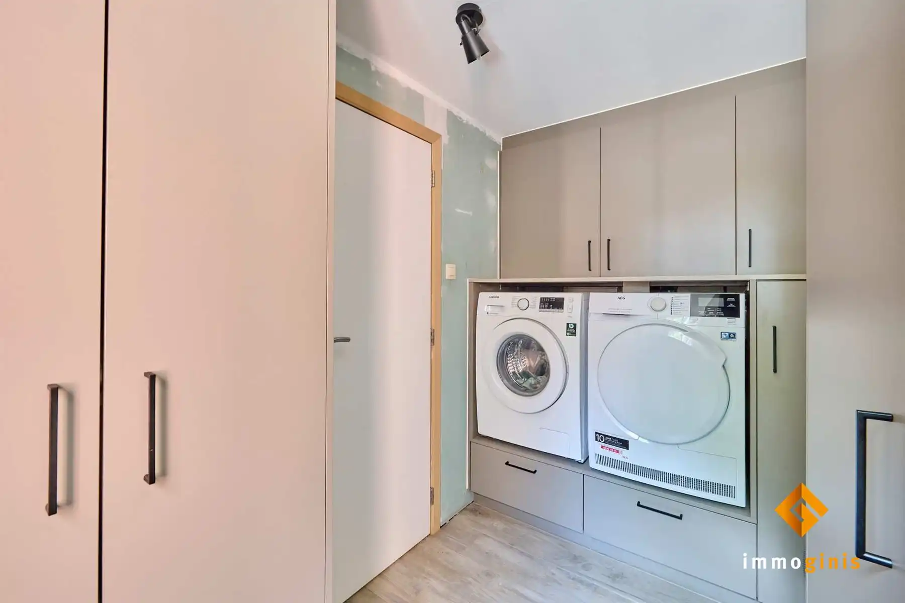Instapklare woning met 2 slaapkamers op een perceel van 11a11ca, op een groene locatie.  foto 12