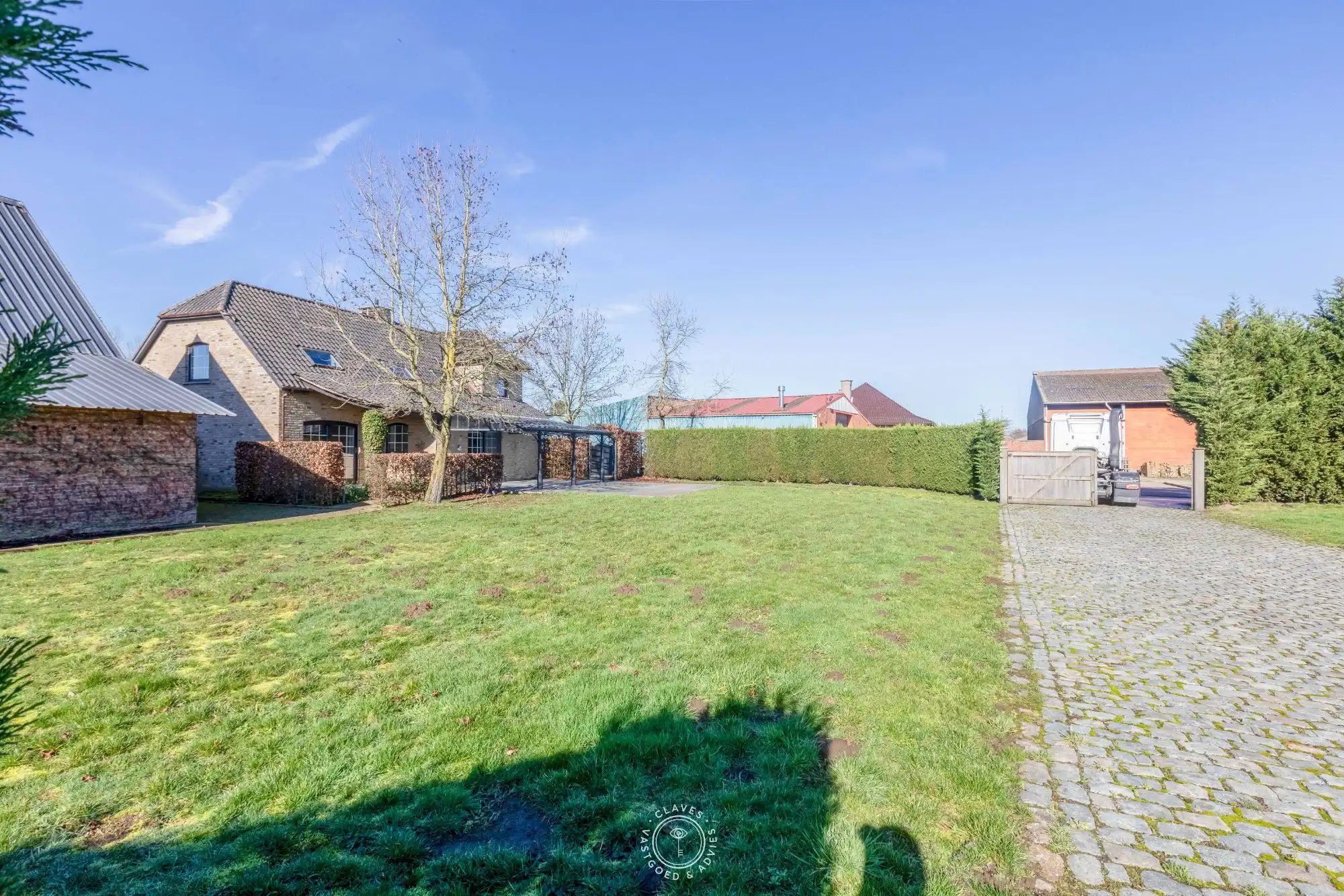 Open bebouwing met loods op uitzonderlijk perceel van +10.000 m² met adembenemend uitzicht foto 6