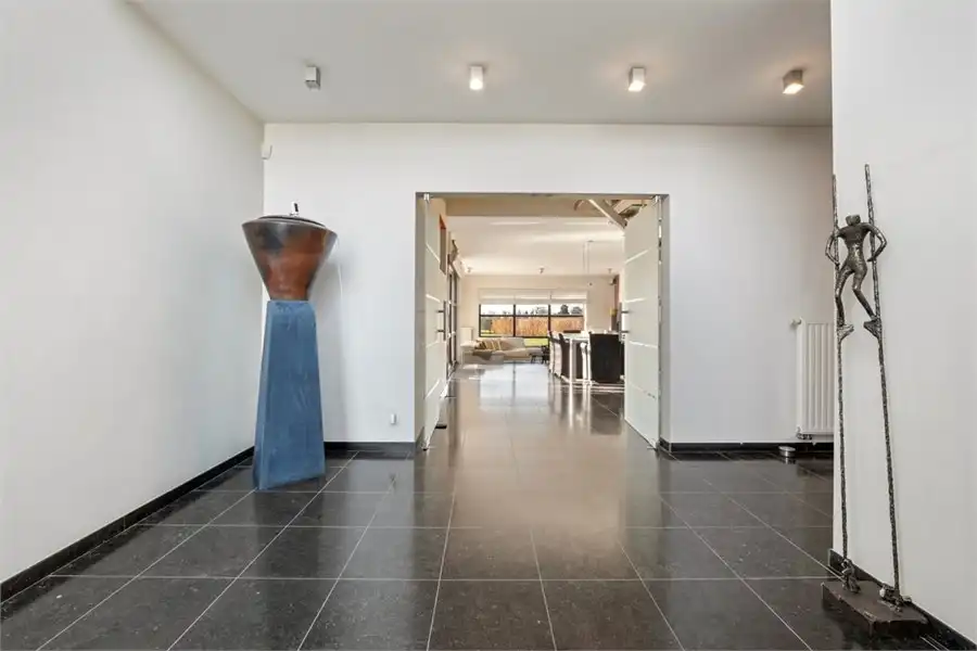 STIJLVOLLE OPEN BEBOUWING MET 3 SLKS OP EEN KNAP PERCEEL foto 7