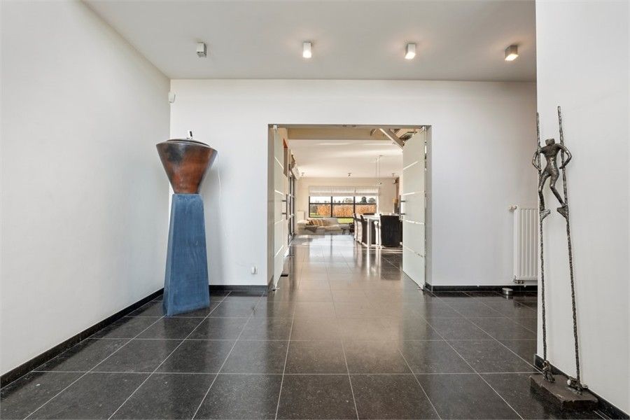 STIJLVOLLE OPEN BEBOUWING MET 3 SLKS OP EEN KNAP PERCEEL foto 7