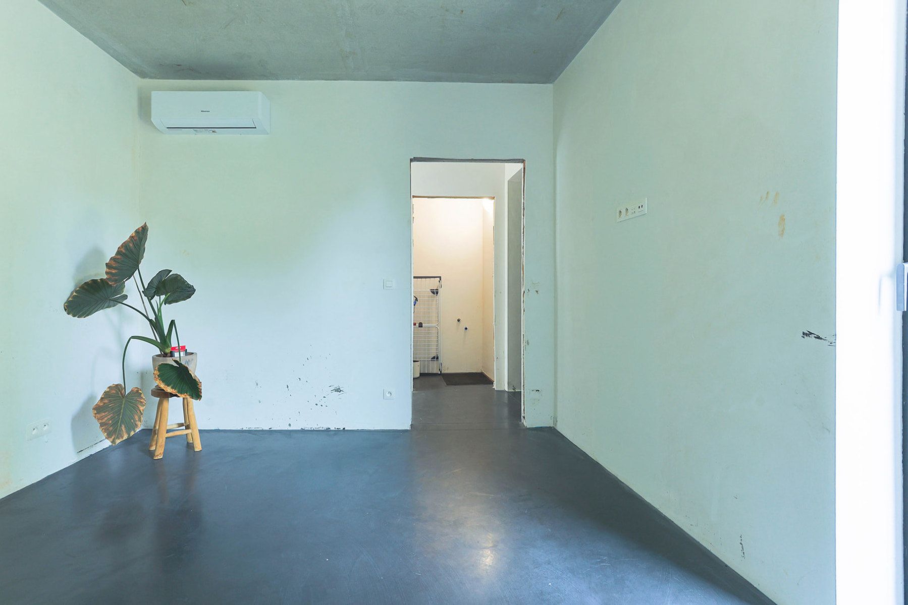 Instapklare woning met nieuwe aanbouw, 3 slks. en tuin foto 10