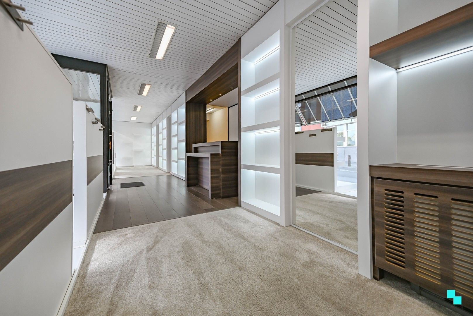 Centraal gelegen handelspand met etalage in hartje Lendelede foto 10