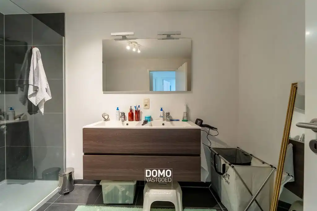 Instapklaar en lichtrijk 2-slaapkamerappartement met zonnig terras en parking in Diepenbeek foto 11