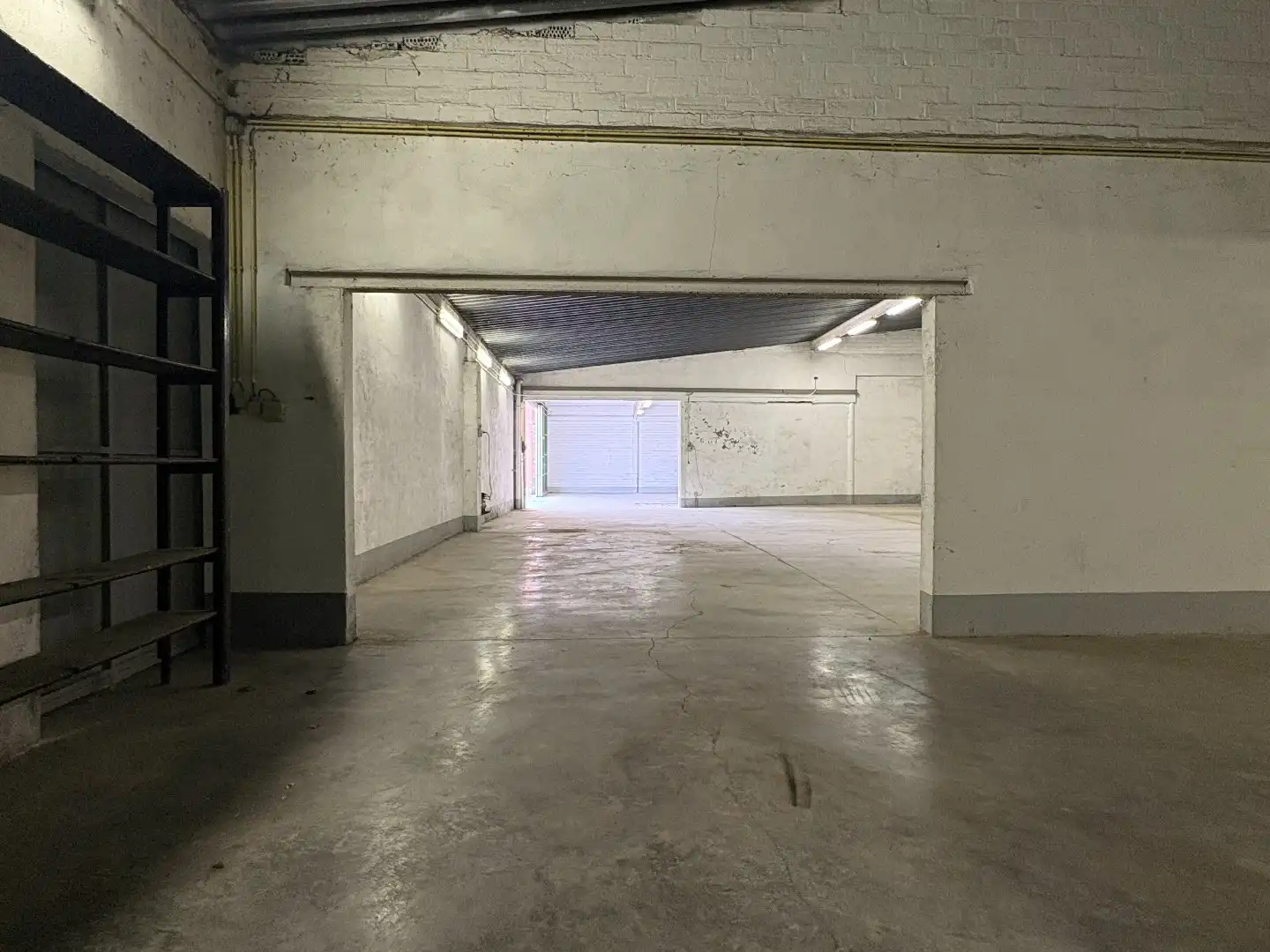 Loods op +-350 m² met sanitaire blok. foto 4