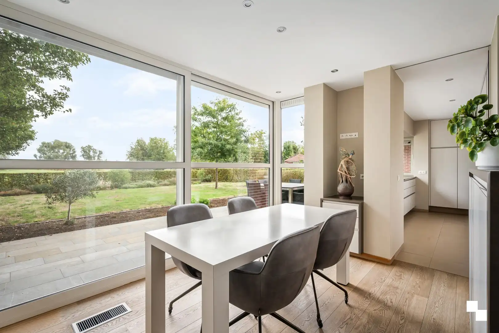Uitzonderlijk ruime eigendom met 507 m² bewoonbare oppervlakte en weideland foto 5