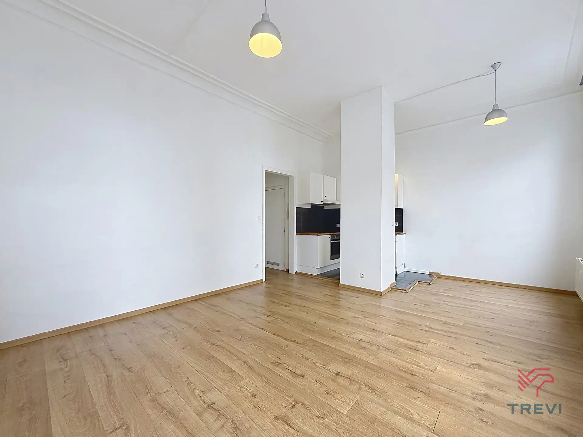 SCHAERBEEK, lichtrijk app. 80 m², 2 slpkmrs, nabij vervoer. foto 2