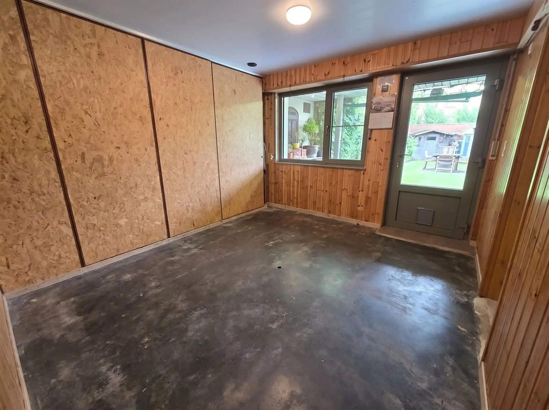 Instapklare, gerenoveerde bel-étage woning gelegen in een rustige doodlopende straat nabij het centrum van Kontich foto 18