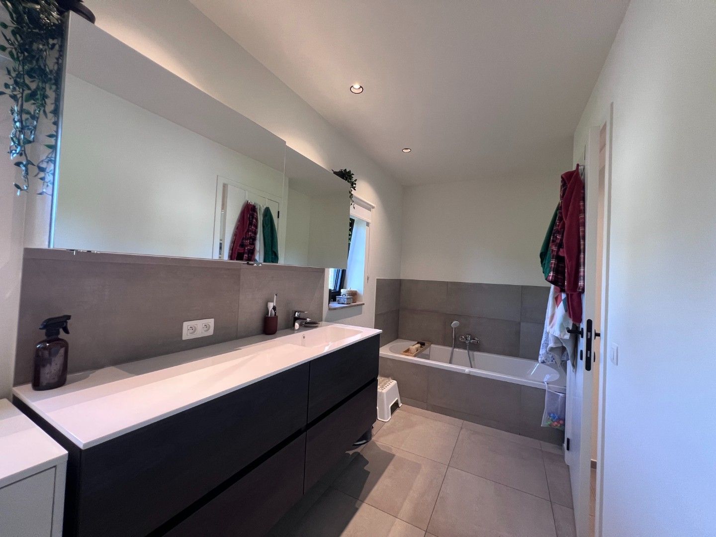Halfopen bebouwing met drie slaapkamers te huur in Ursel foto 18