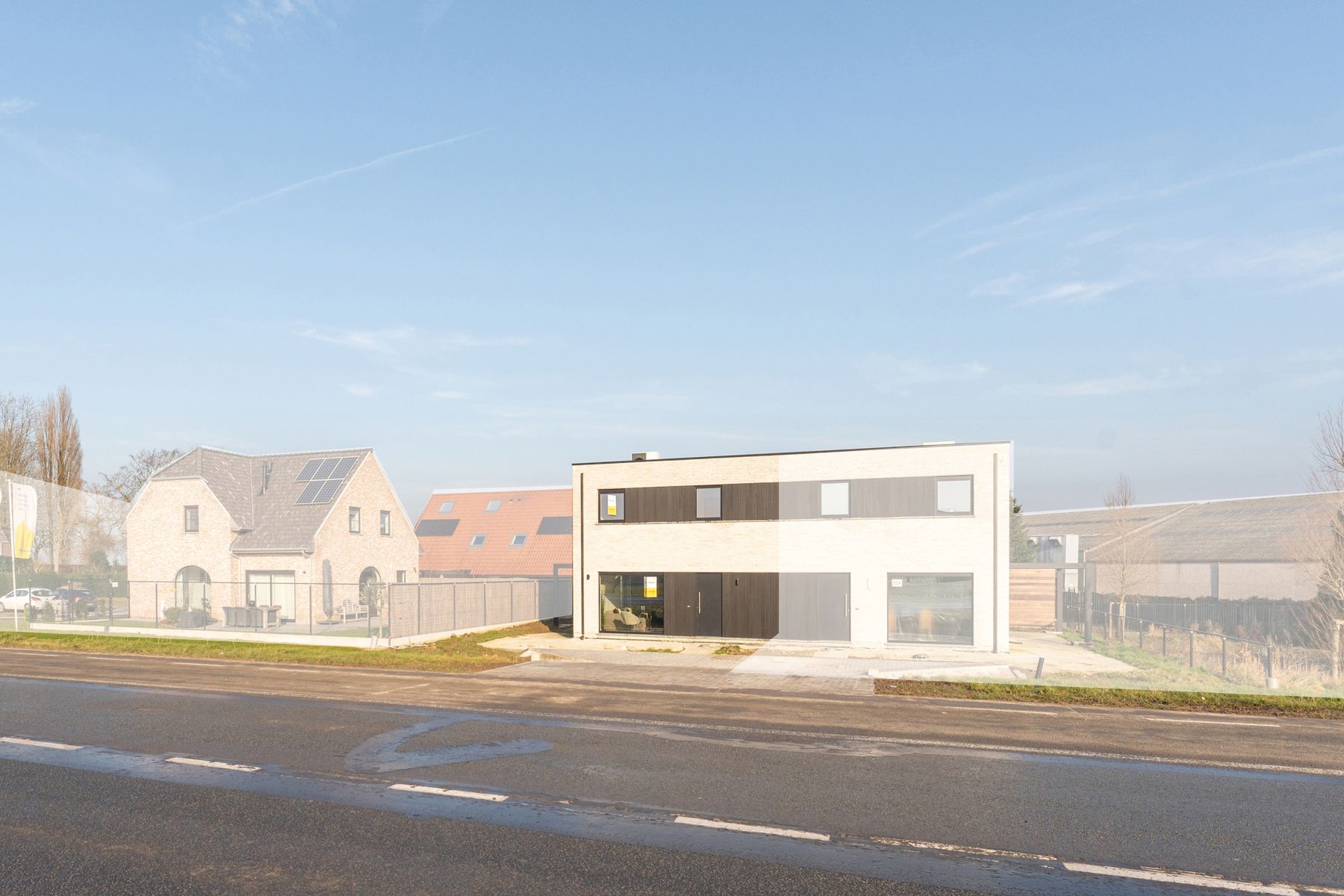 Moderne, halfopen woning foto 12