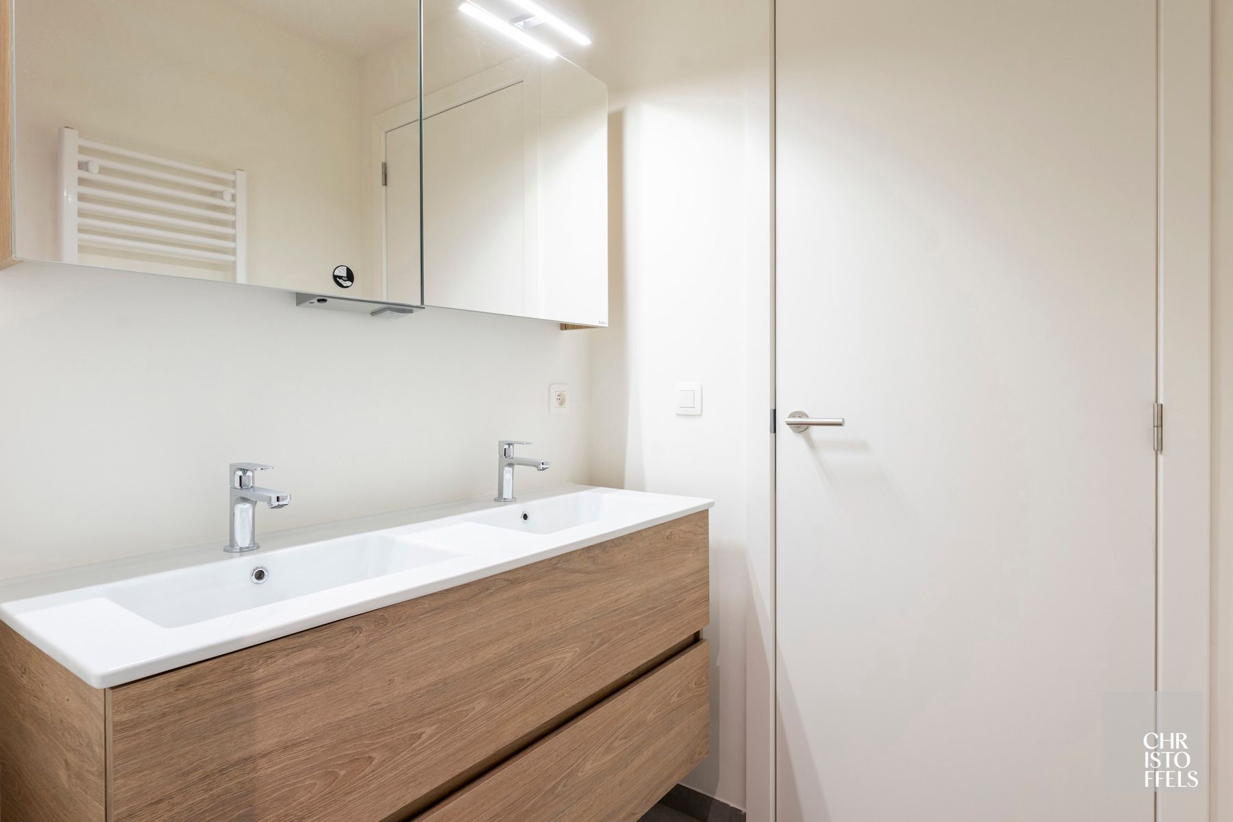 TE HUUR - Nieuwbouw 2-slaapkamerappartement in hartje Lanaken! foto 8