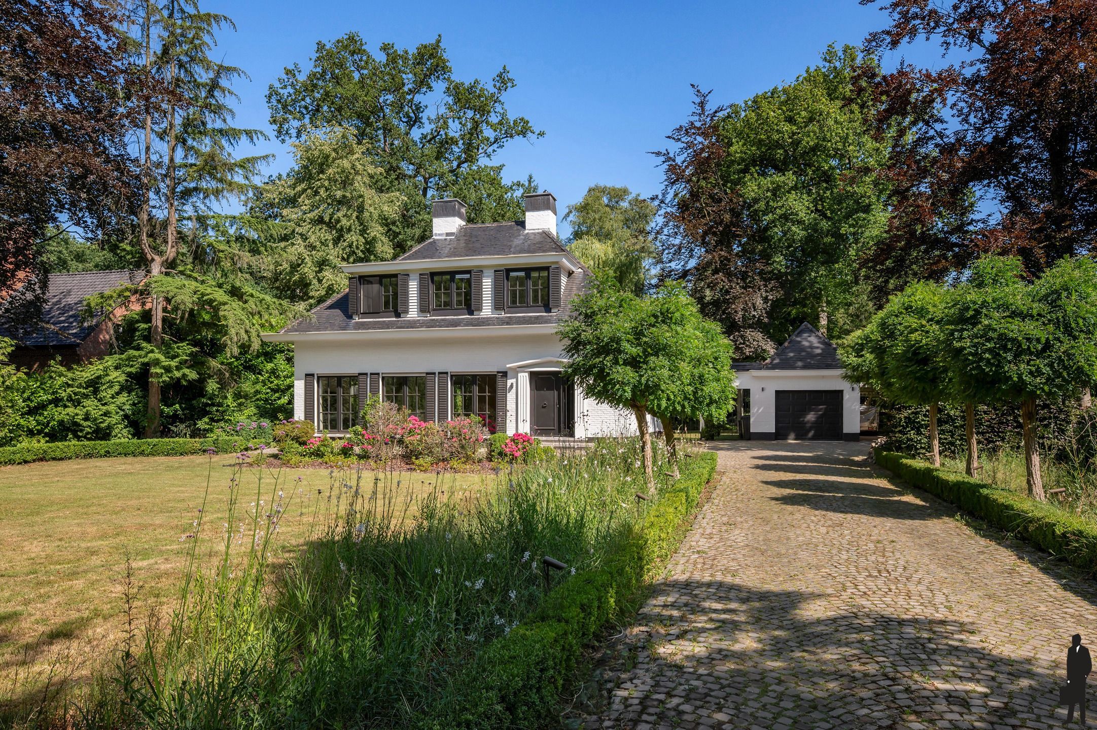 Franse villa op ca. 2.140 m² in 't Vriesdonk gelegen! foto {{pictureIndex}}