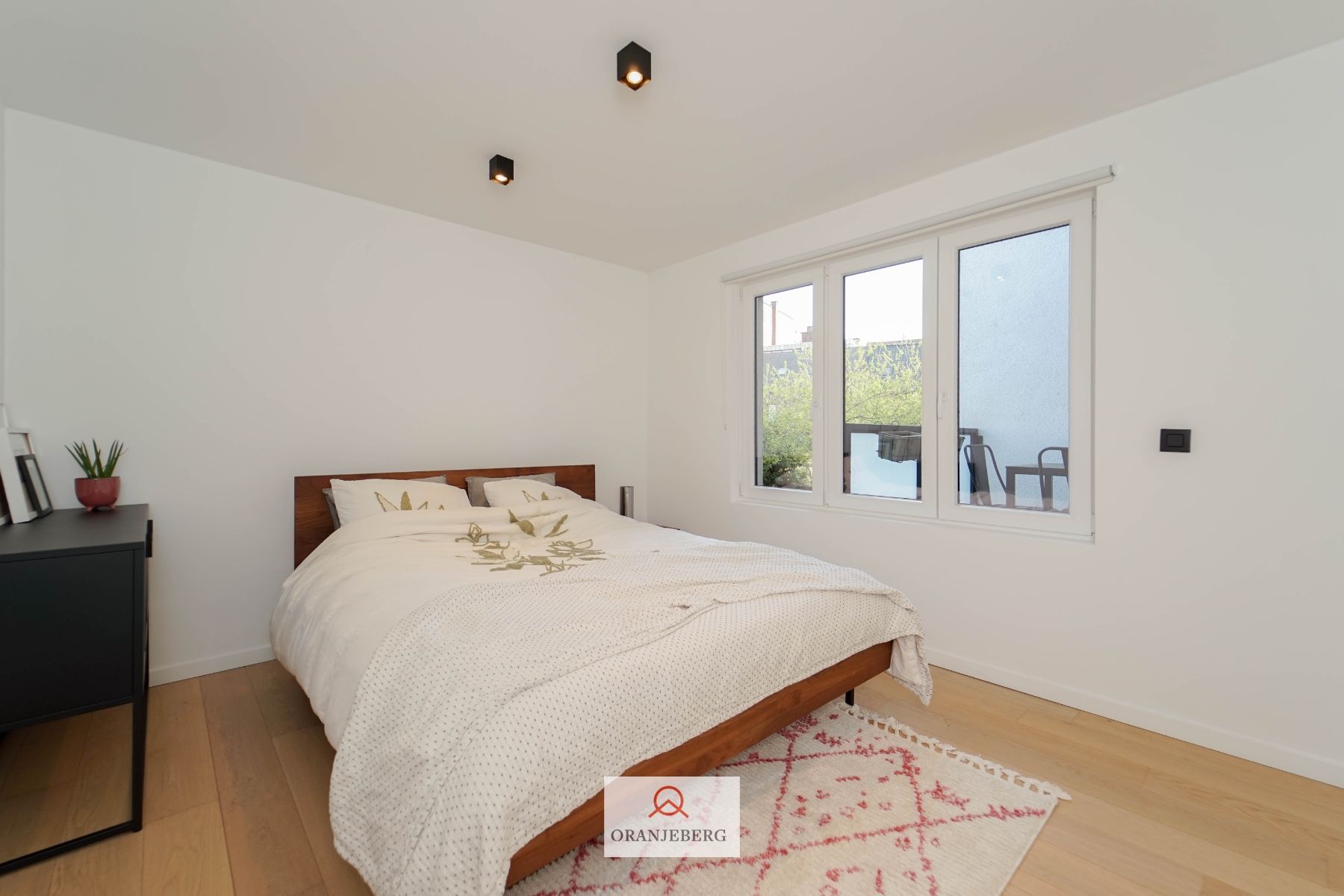 Lichtrijk en gerenoveerd 2 slpk appartement met terras foto 17