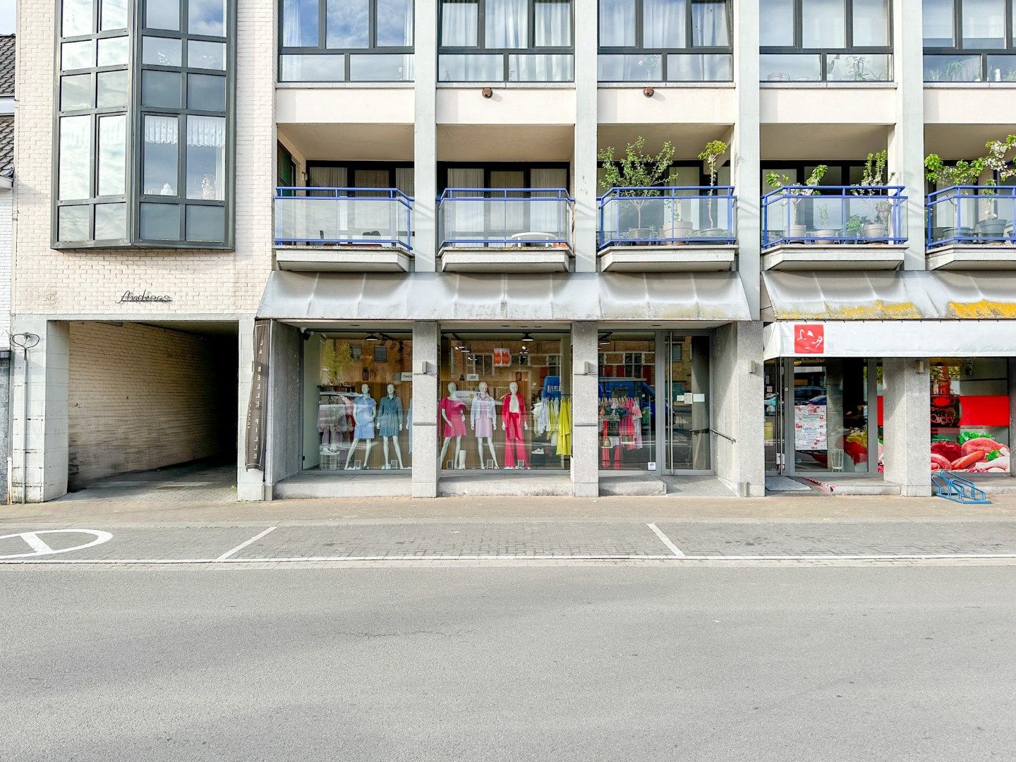 Instapklare handelsruimte hartje Veldegem, gunstige ligging foto 2