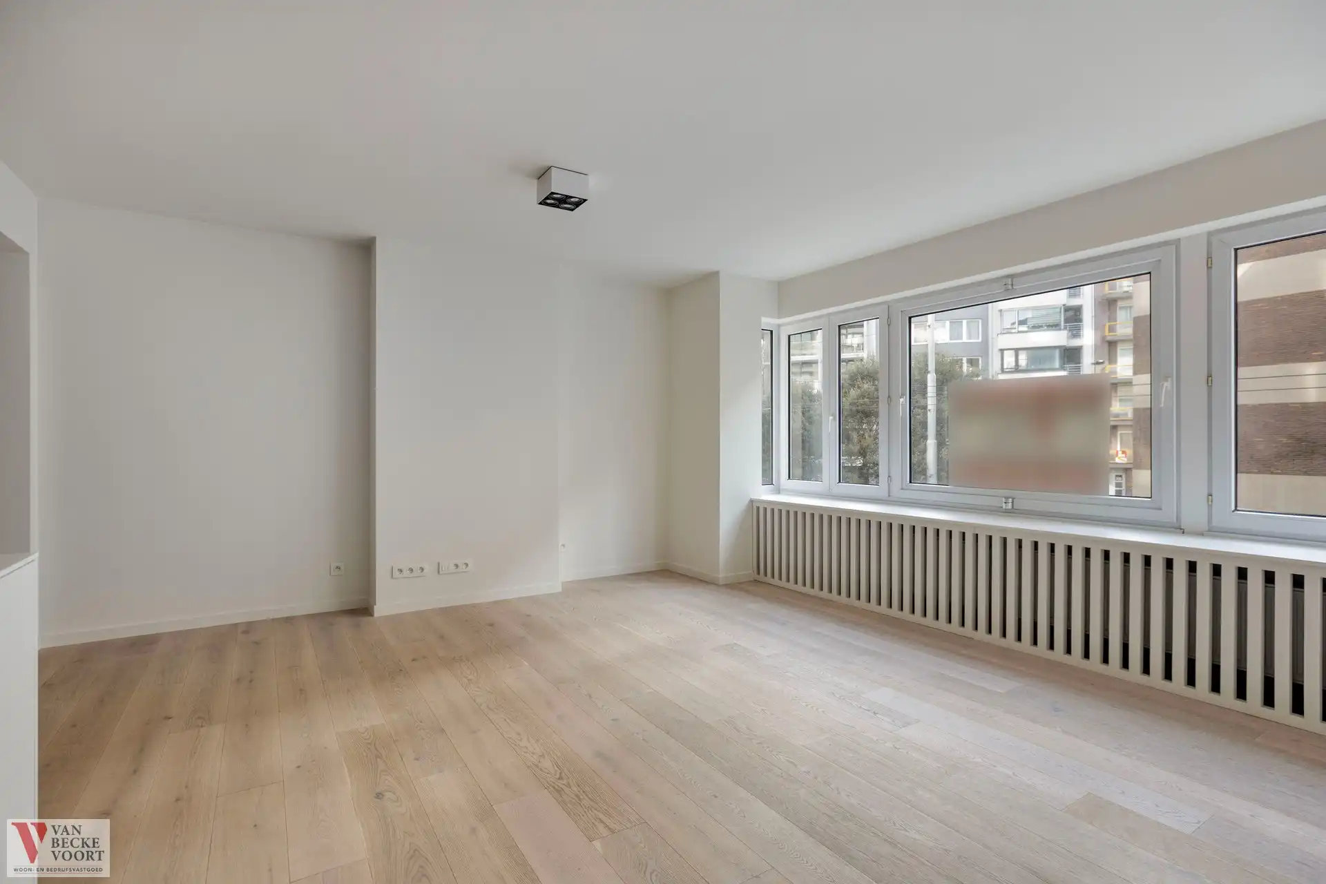 Stijlvol gerenoveerd appartement met 2 slaapkamers en terras foto 15