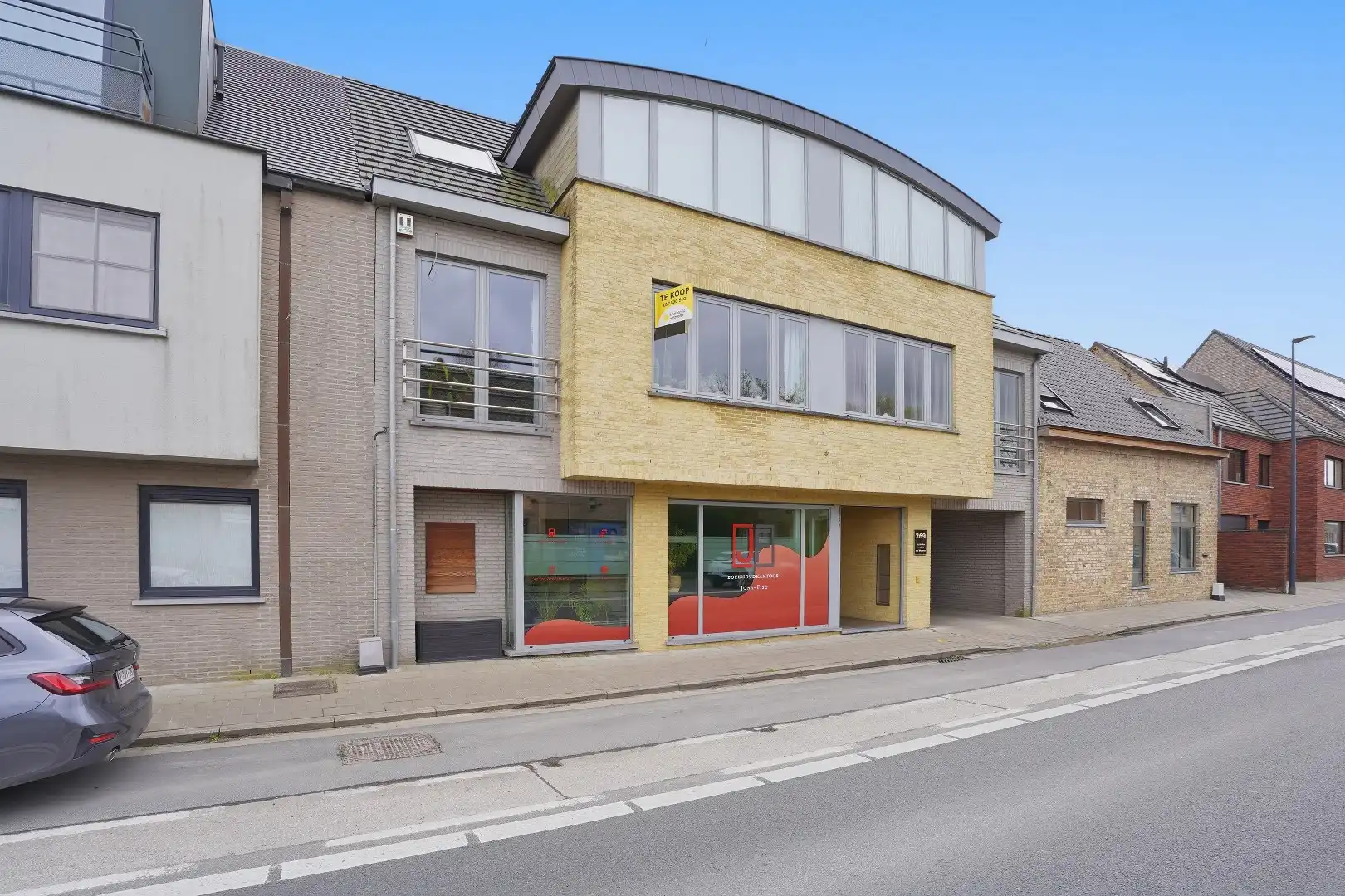Recent appartement met privatieve tuin (346m²)  en ruim terras (40m²) in het centrum van Woumen! foto 2