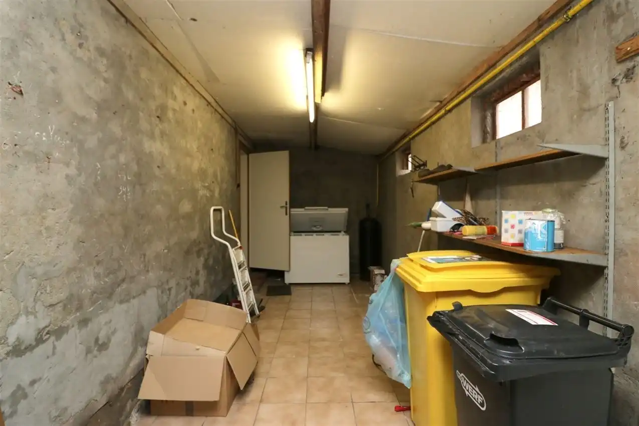 label c, nabij station, garage voor vijf wagens foto 42