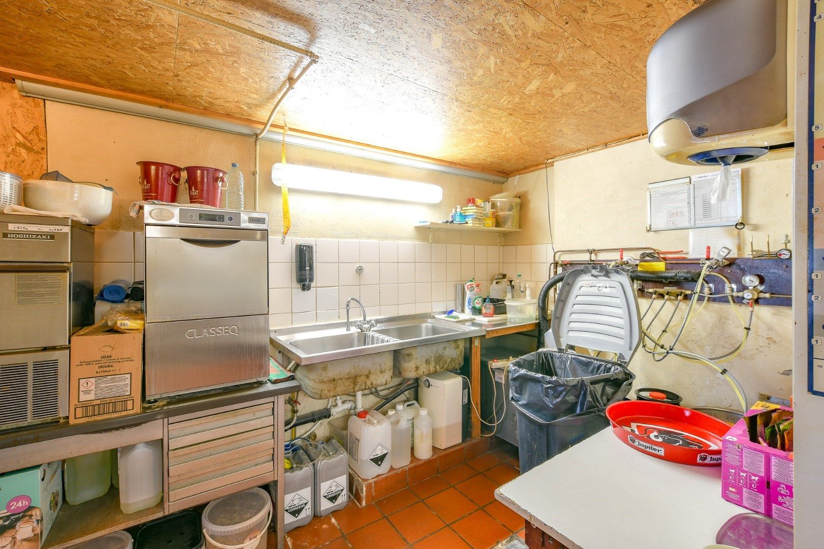 Welgekende Horecazaak te koop op Stene met woonst met 3 slaapkamers foto 11