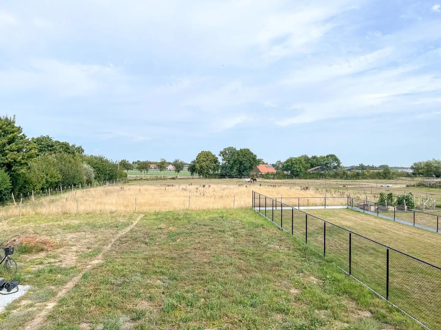 Halfopen woning met 3 slaapkamers en landelijk verzicht! foto 26