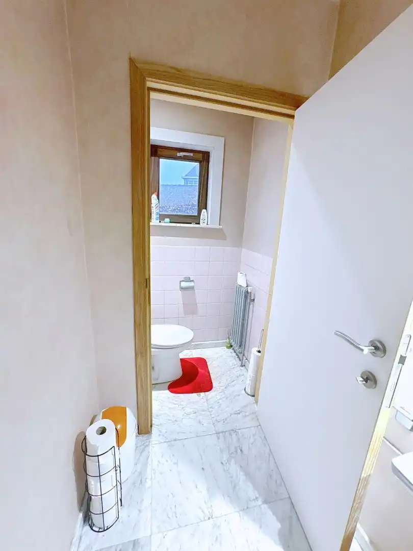 Statige villa met 4 slaapkamers en bureau foto 16