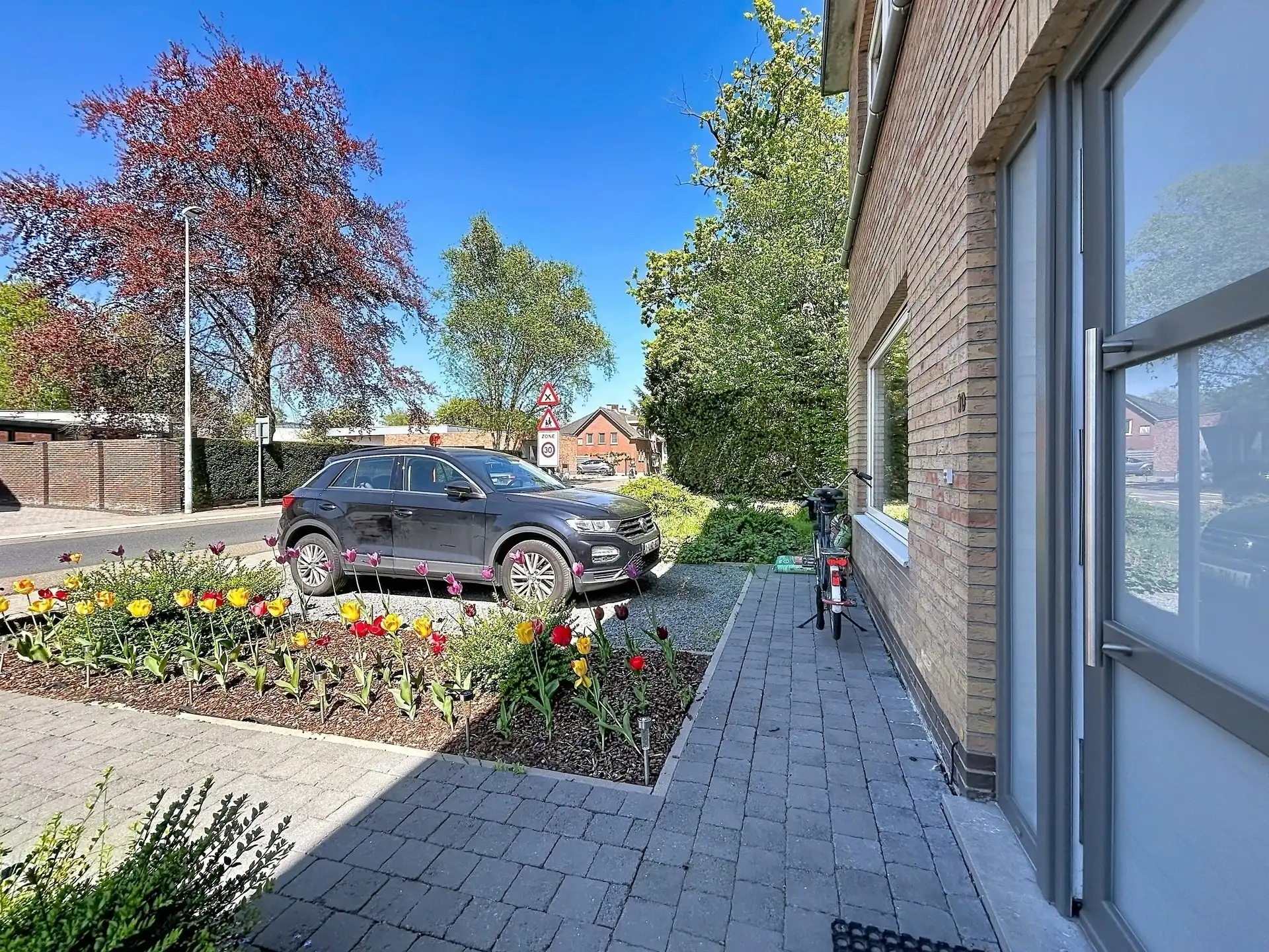 Half open bebouwing met 3 slaapkamers en garagebox op toplocatie!! foto 16