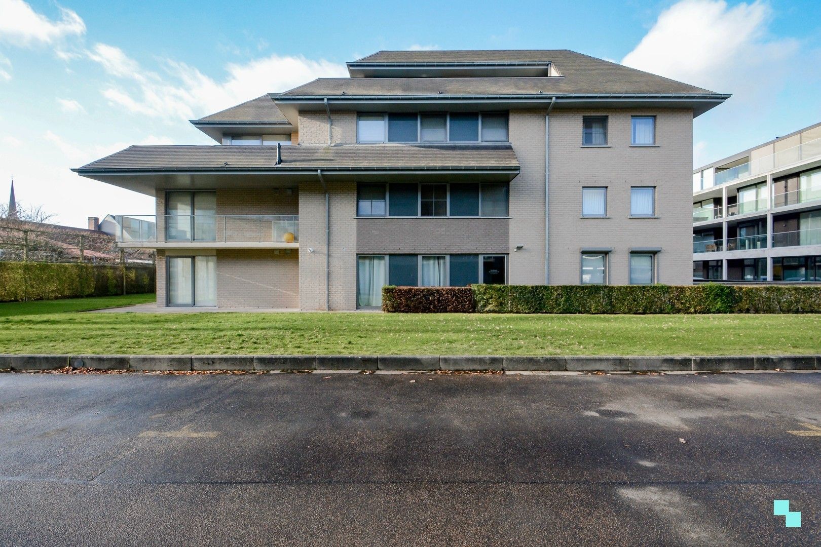 Hoogwaardig afgewerkt gelijkvloers hoekappartement foto 30