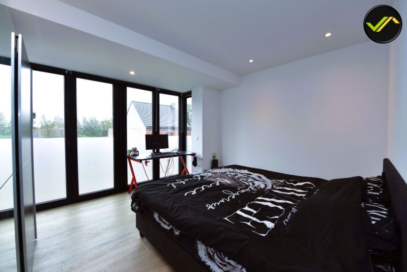 Vastgoed Select: Stijlvol gerenoveerd appartement in Lievegem met modern comfort en aantrekkelijk investeringsrendement foto 3