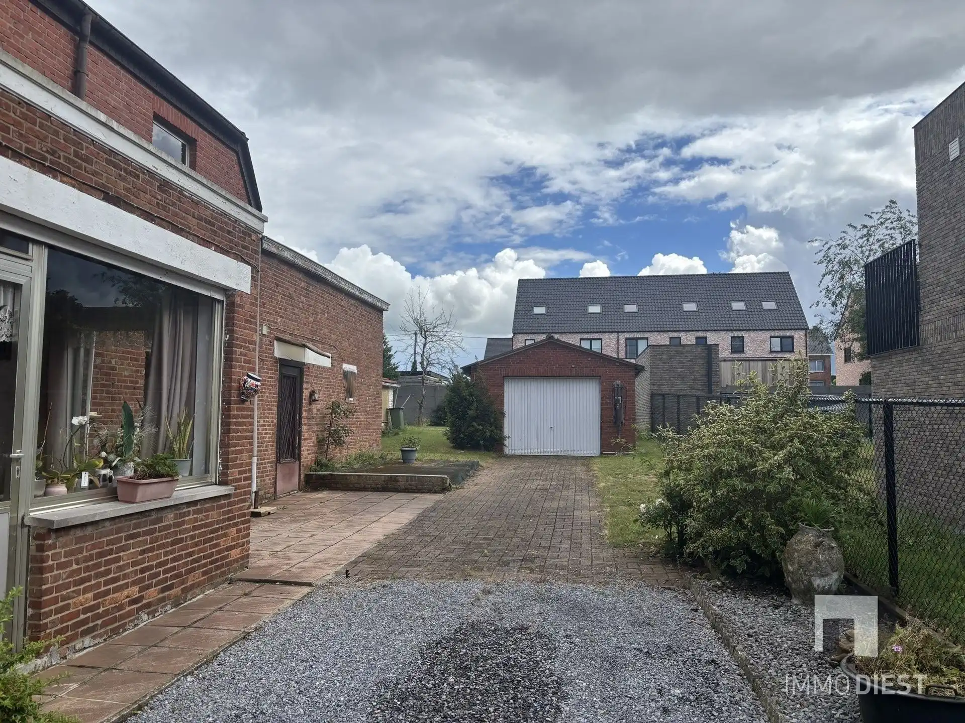 Ruime kluswoning met 3 slaapkamers, garage en tuin foto 41