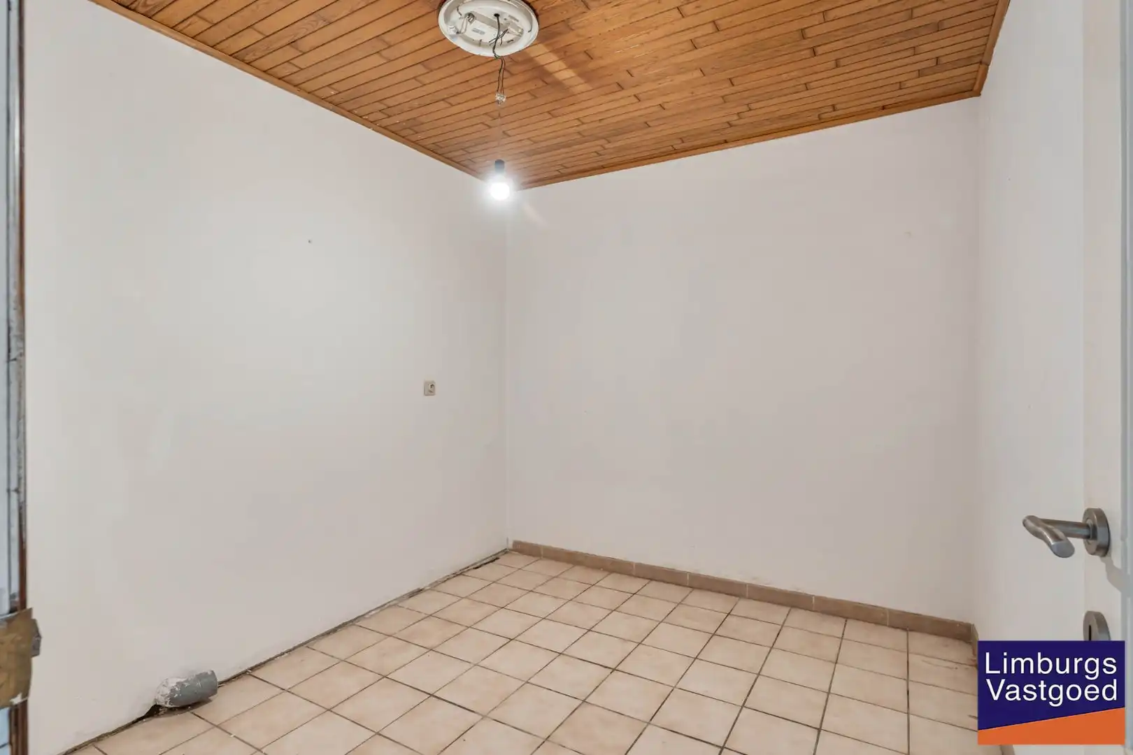 Instapklare woning met ruime loods/werkplaats, 11a 77ca foto 7