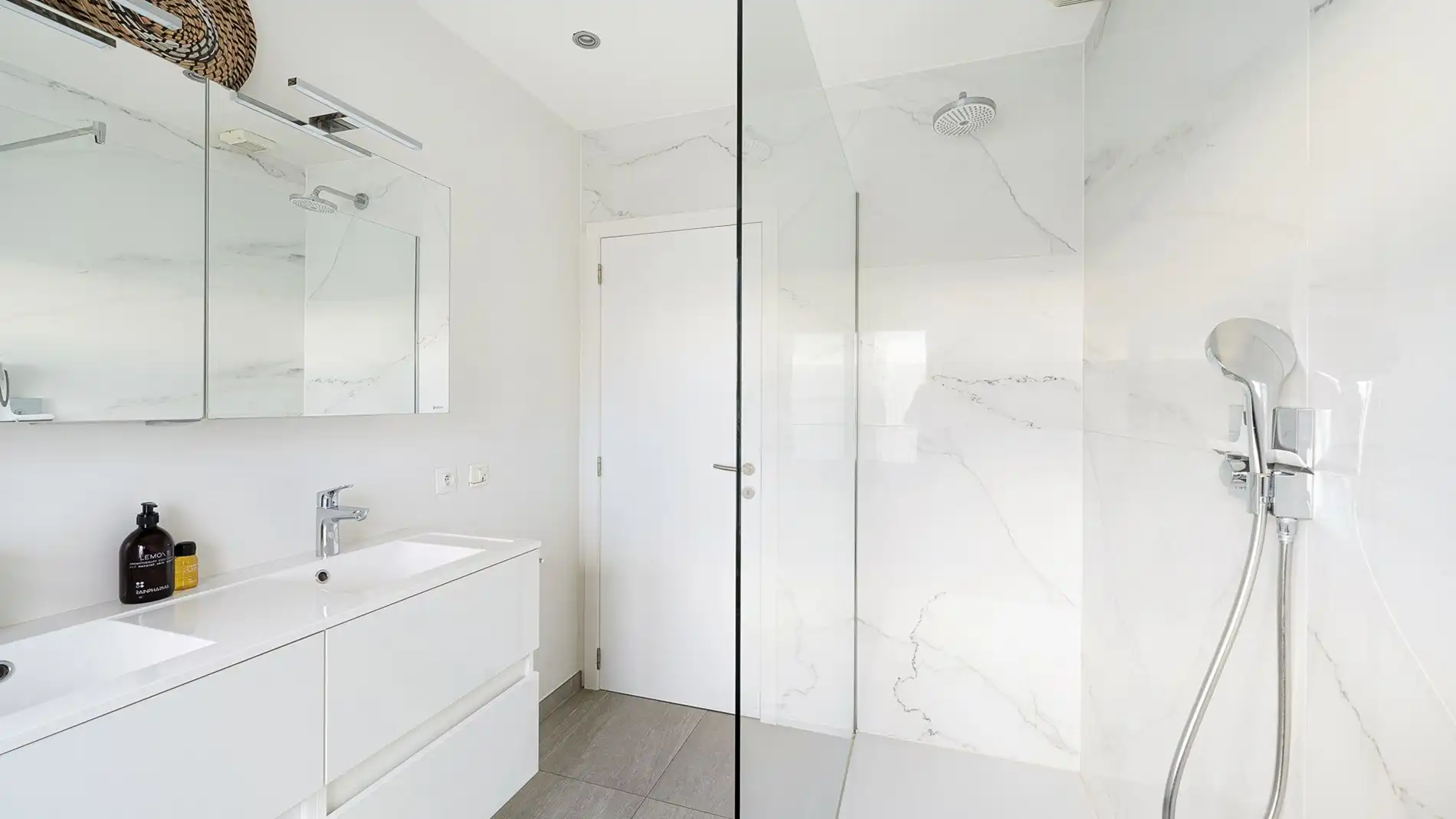 Zeer mooie woning met garage vlakbij Brugge foto 24