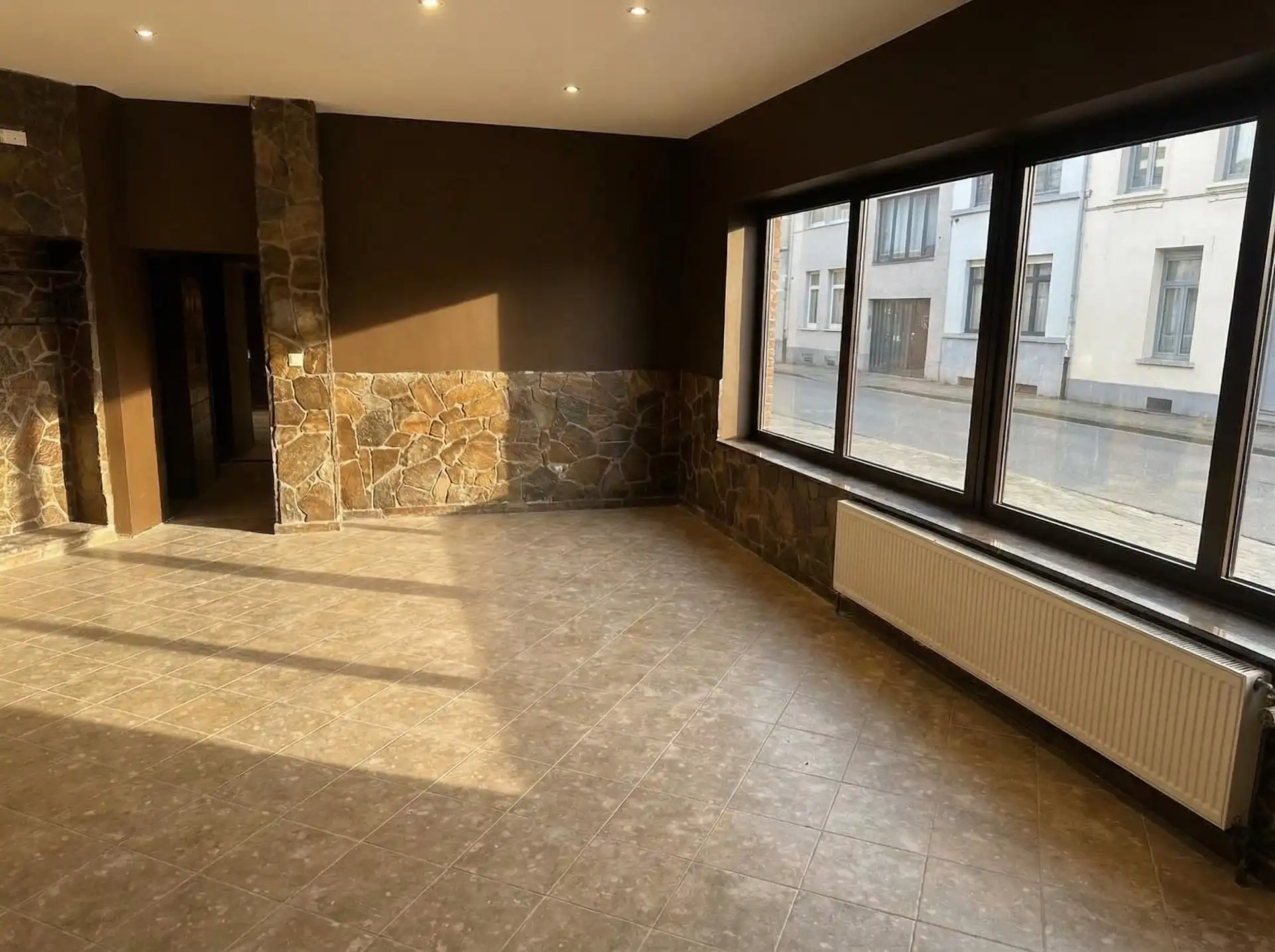 Handelsgelijkvloers (café) op commerciële ligging – 2020 foto 6