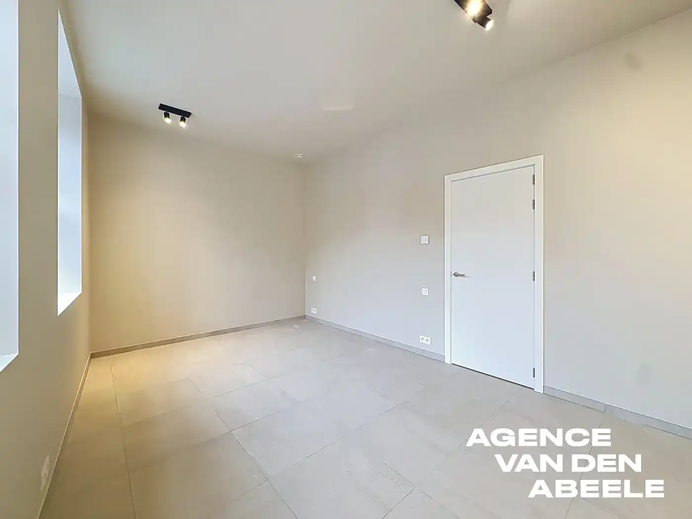 Prachtige nieuwbouwwoning met garage en tuin foto 13