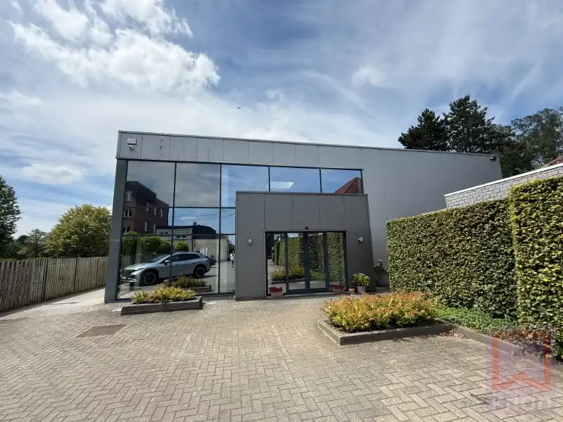 Instapklaar bedrijfsgebouw van 758 m² foto 2
