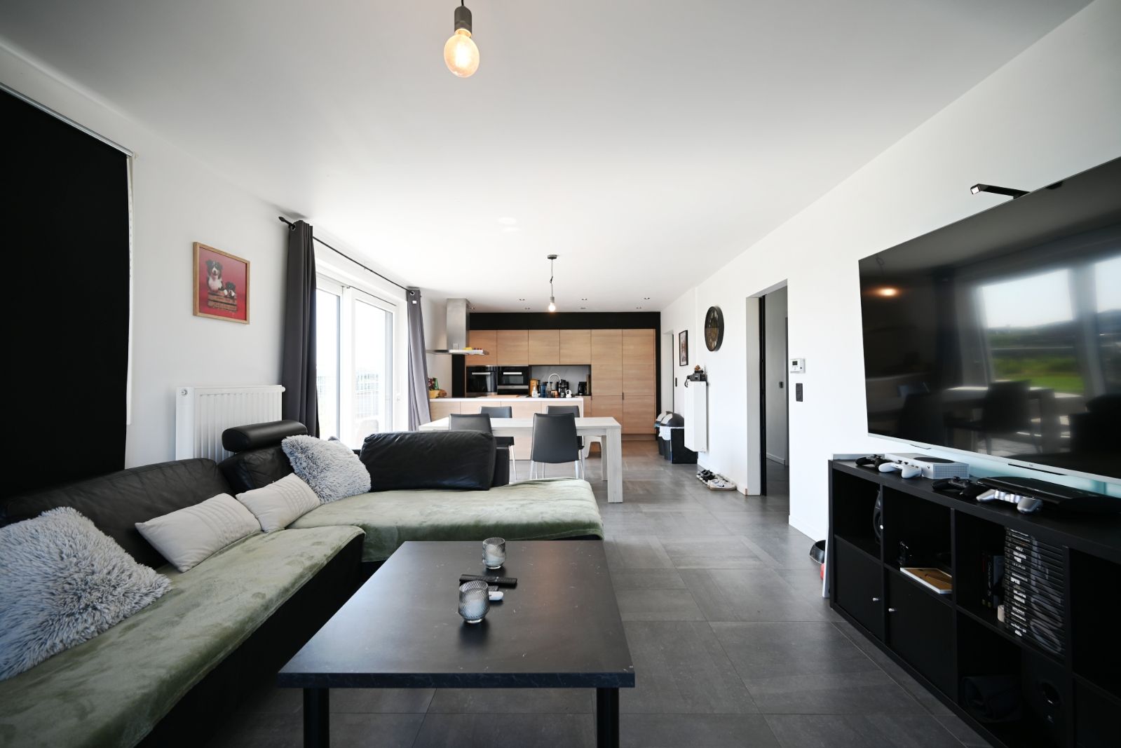 Moderne woning met ruime tuin! foto 4