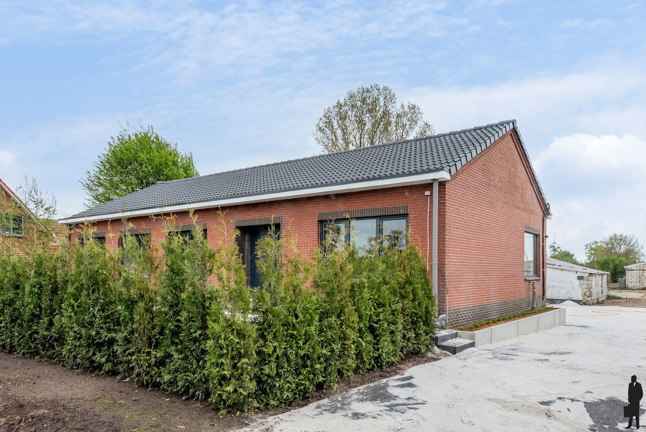 Ruime gezinswoning met 5 slaapkamers in Arendonk foto {{pictureIndex}}
