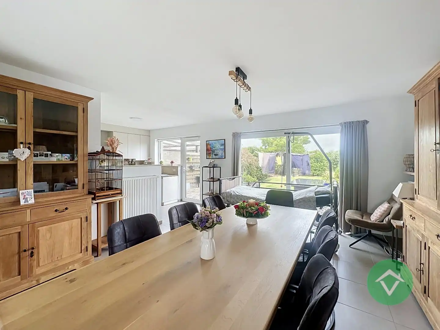 Recente gezinswoning met 3 slaapkamers, garage en landelijk uitzicht te huur in Eernegem foto 4