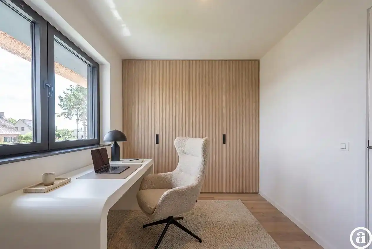 Prachtige nieuwbouw villa met 5 slaapkamers gelegen in een rustige residentiële omgeving.  foto 17