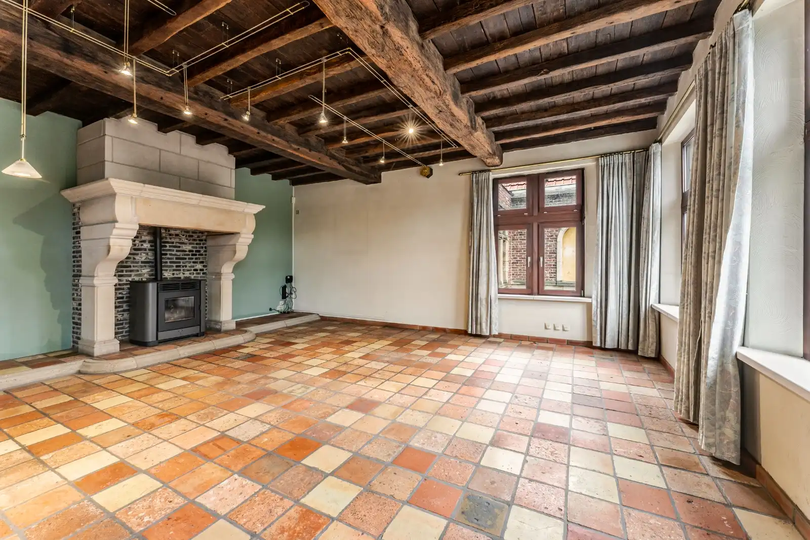 Karaktervolle halfopen woning op een riant perceel van 2.144 m² in Sint-Eloois Winkel! foto 4