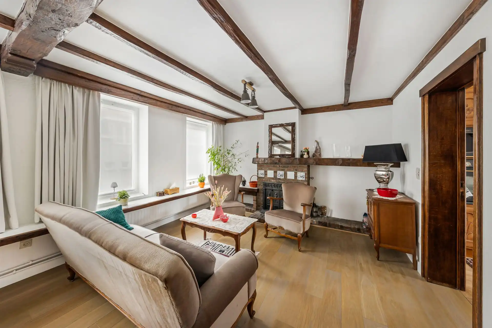TOPGELEGEN commercieel handelspand met appartement. foto 14